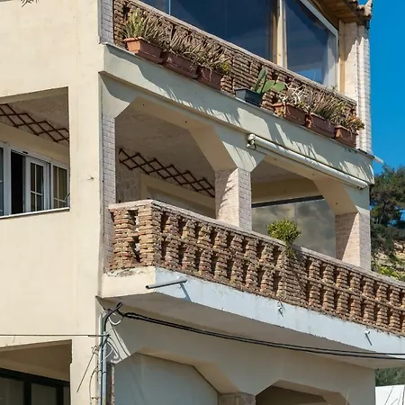 Boat With Sea View, By Zantewize アパート